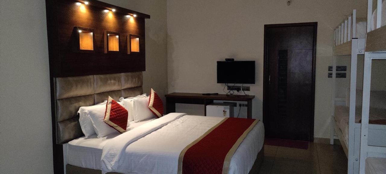 Biranji Aqua Retreat Hotel จิกมากาลูร์ ภายนอก รูปภาพ