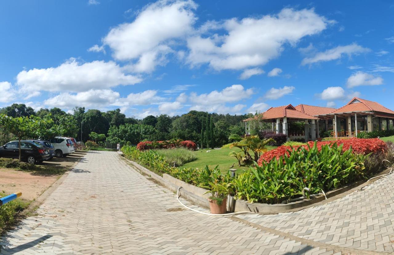 Biranji Aqua Retreat Hotel จิกมากาลูร์ ภายนอก รูปภาพ