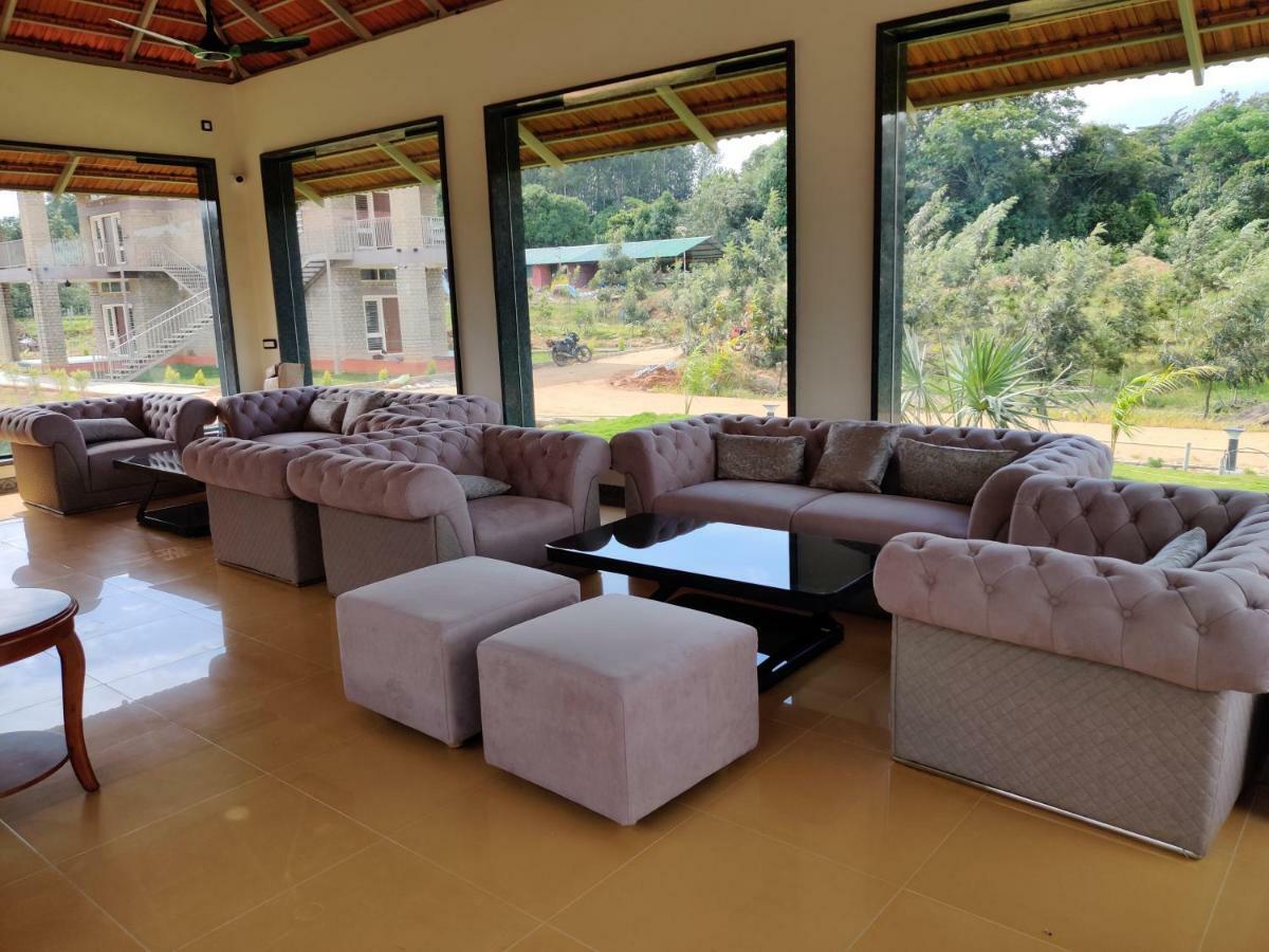 Biranji Aqua Retreat Hotel จิกมากาลูร์ ภายนอก รูปภาพ
