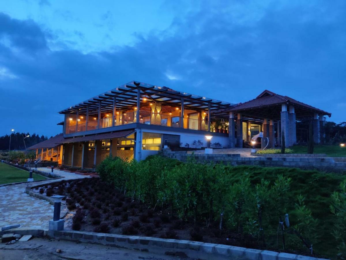 Biranji Aqua Retreat Hotel จิกมากาลูร์ ภายนอก รูปภาพ