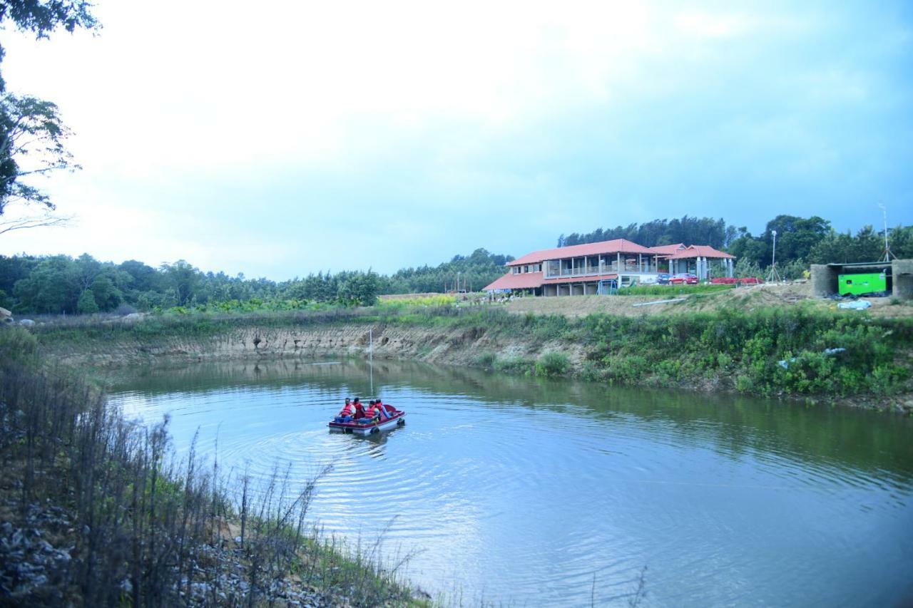 Biranji Aqua Retreat Hotel จิกมากาลูร์ ภายนอก รูปภาพ