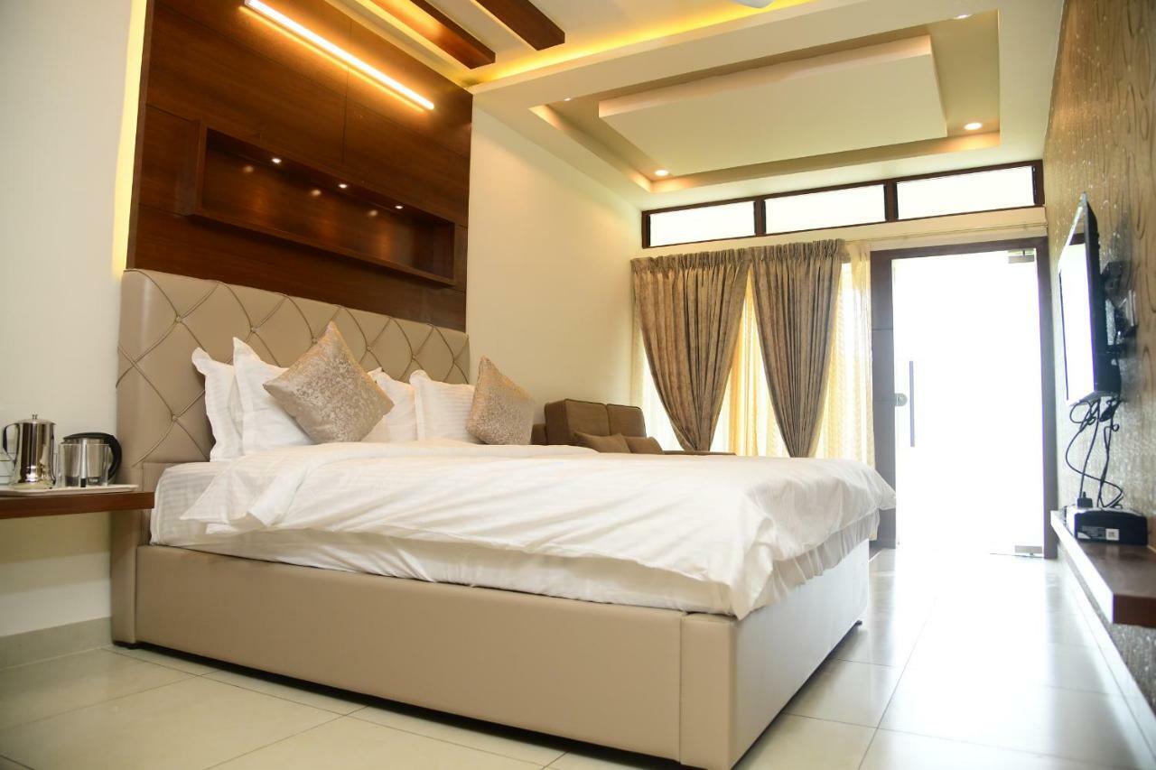 Biranji Aqua Retreat Hotel จิกมากาลูร์ ภายนอก รูปภาพ