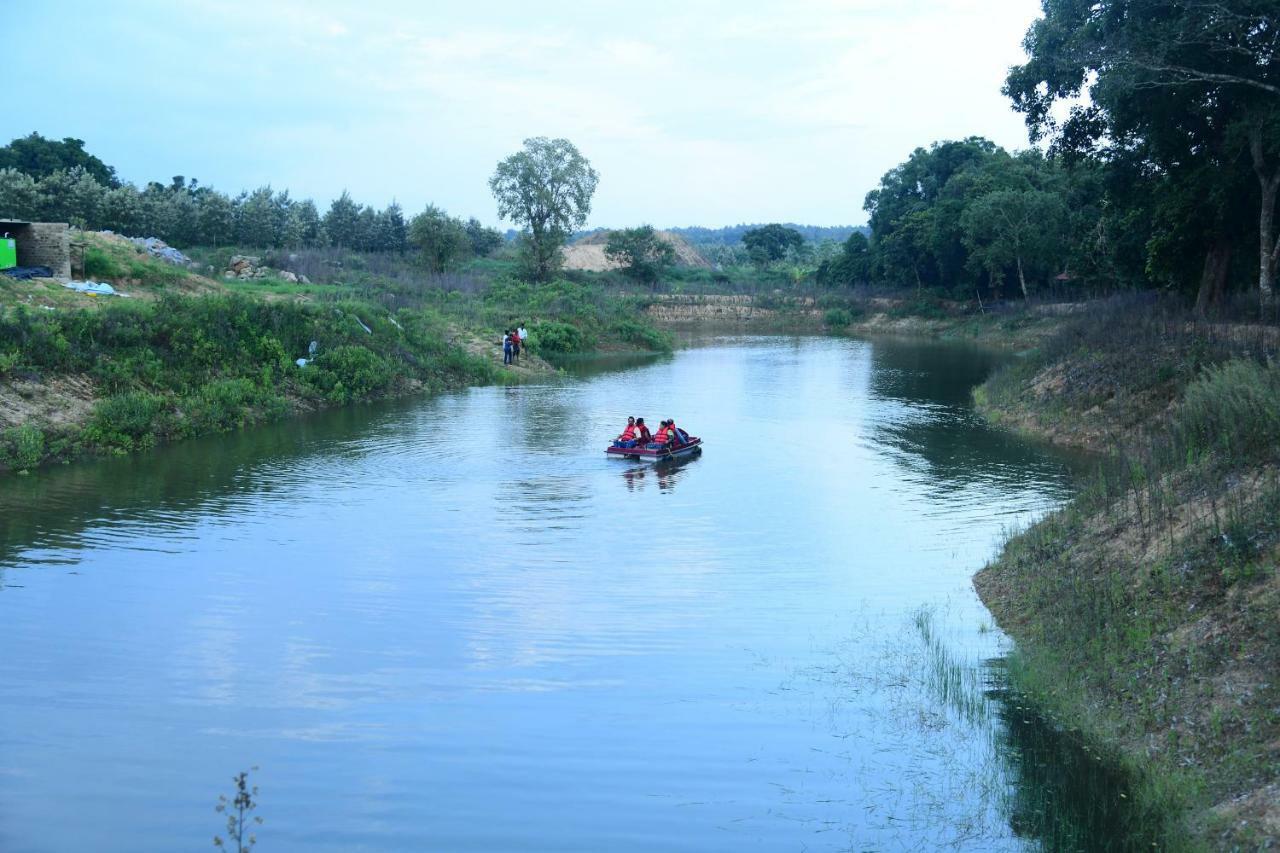 Biranji Aqua Retreat Hotel จิกมากาลูร์ ภายนอก รูปภาพ