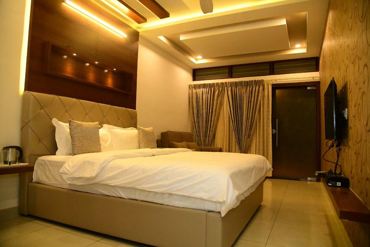 Biranji Aqua Retreat Hotel จิกมากาลูร์ ภายนอก รูปภาพ