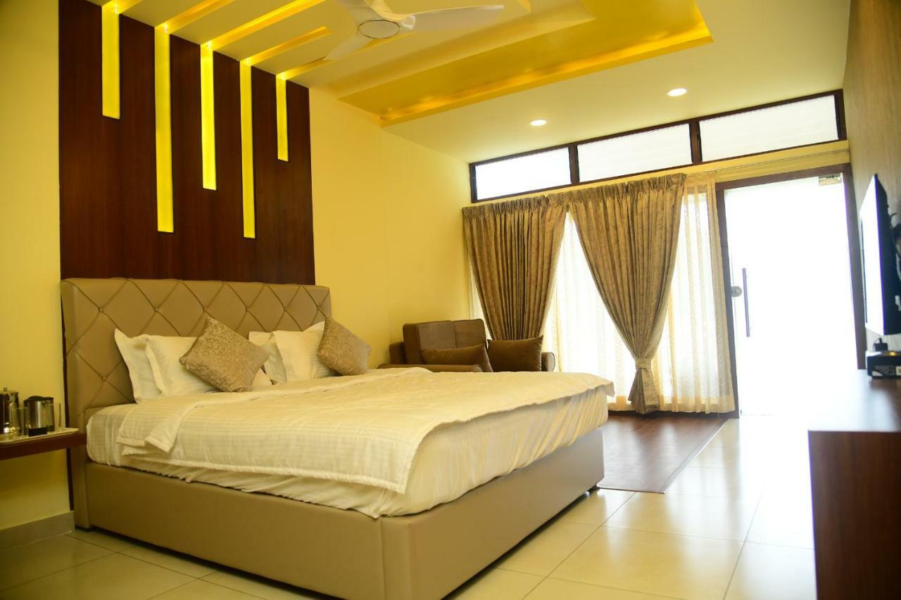 Biranji Aqua Retreat Hotel จิกมากาลูร์ ภายนอก รูปภาพ