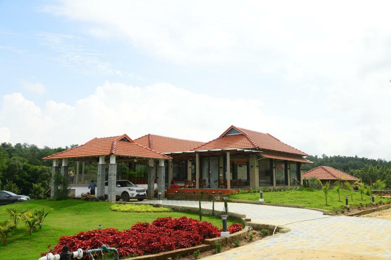 Biranji Aqua Retreat Hotel จิกมากาลูร์ ภายนอก รูปภาพ